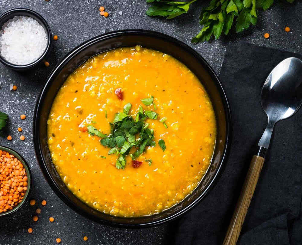 Rezept für Kürbis-Kokos-Suppe mit roten Linsen