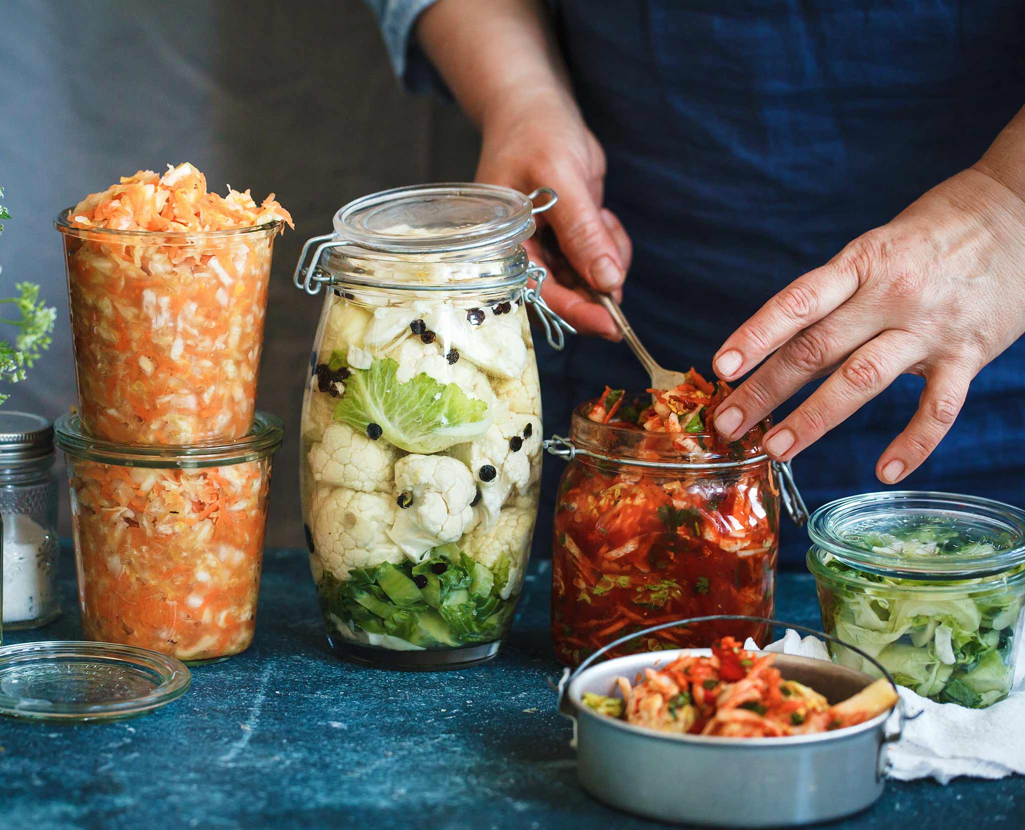 Fermentierte Lebensmittel wie Kimchi und Sauerkraut sind gut für die Darmflora