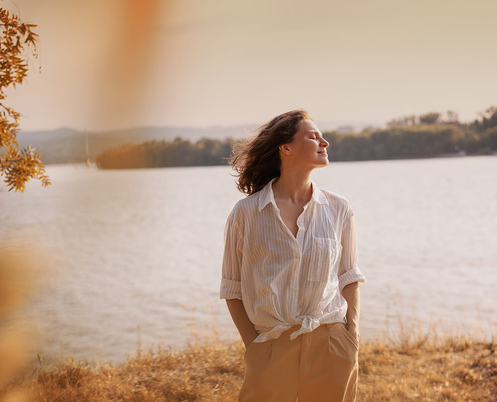 Nachhaltiges leben und wohbefinden beutragsbild: frau in der natur
