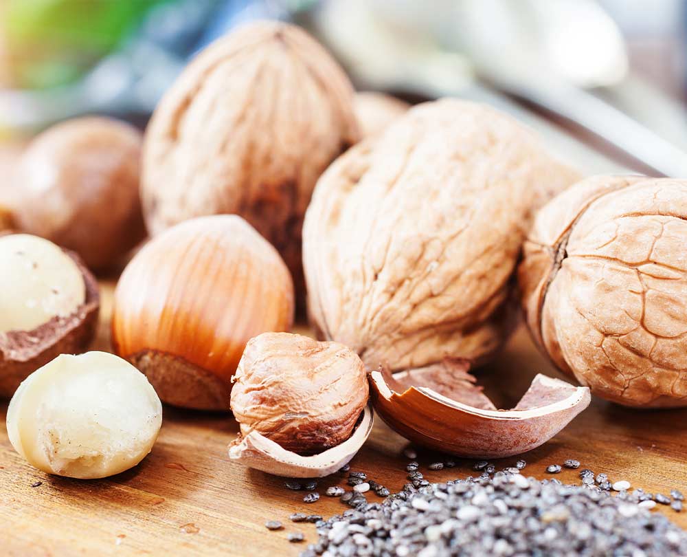 Magnesiumreiche Ernährung senkt das Demenzrisiko beitragsbild: bild von hselnüssen und walnüssen